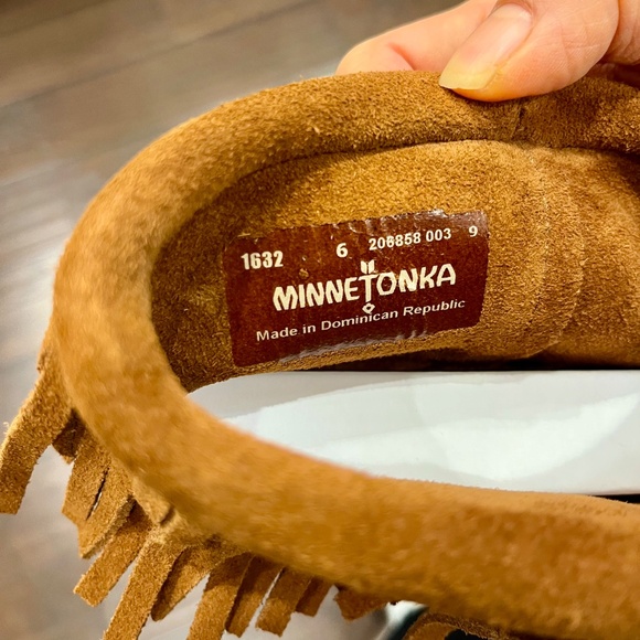 Minnetonka 3 Layer Fringe Brown Boots - Picture 8 of 11